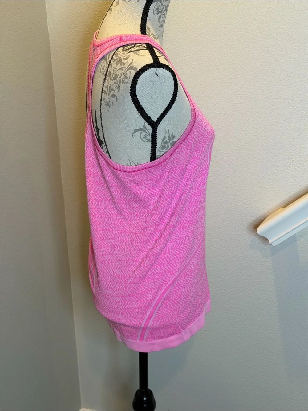 Lululemon Sz. 10 Swiftly Tech BrightPink Racerback Tank Top - Women's Active